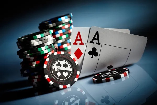 dollartoto mobile app home screen showing sportsbook and live-casino sections